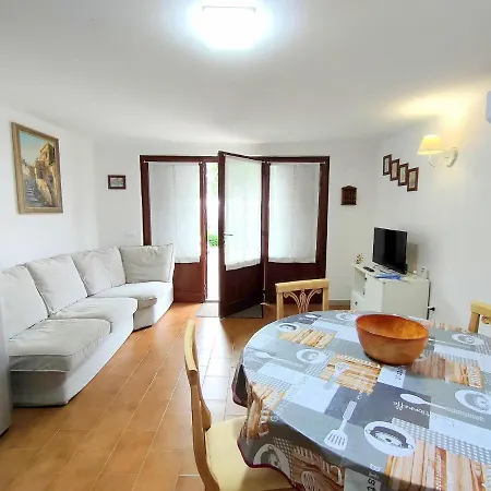 Cosy In With Shared Pool * Pesaro